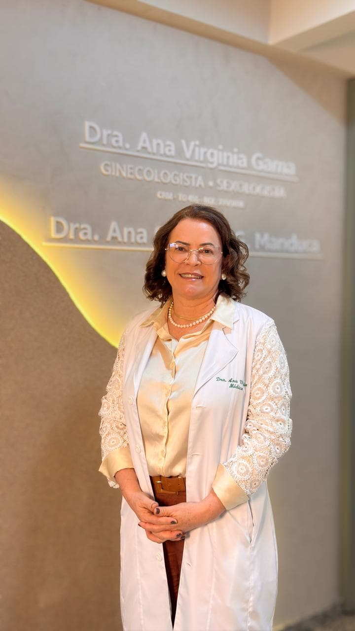 Dra. Ana Virginia Gama no consultório